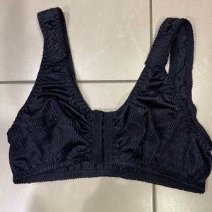 Q-T Intimates black front closer bra